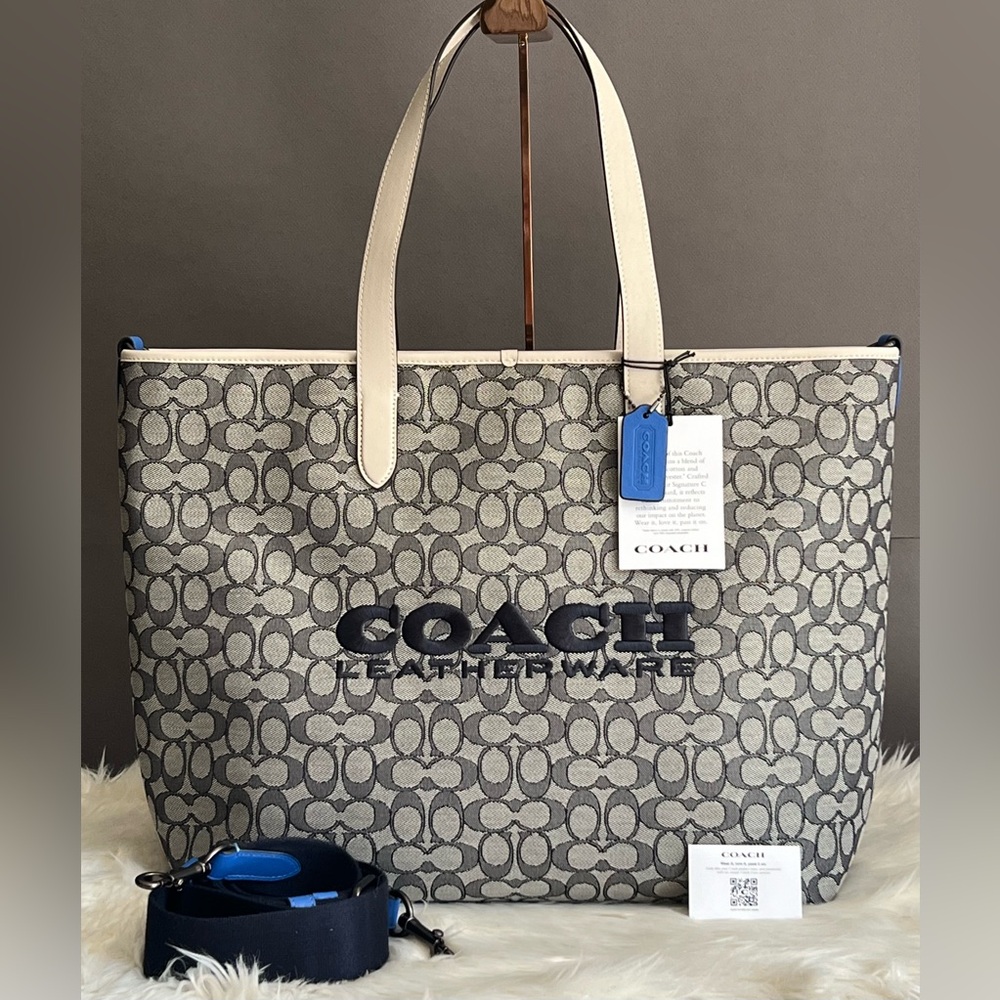 💰SOLD - C9159 - Coach League Tote in Signature Jacquard - Picture 11 of 14